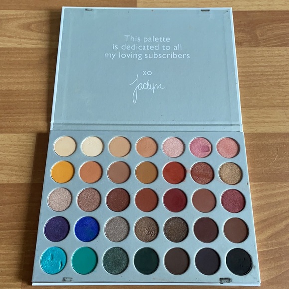 Eyeshadow - Picture 2 of 3